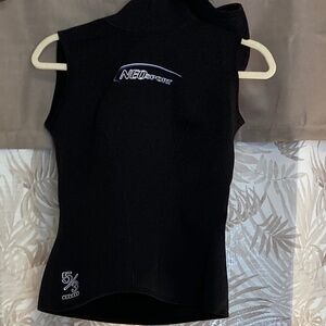 Neosport 5/3 Women's Hooded Vest Size 10